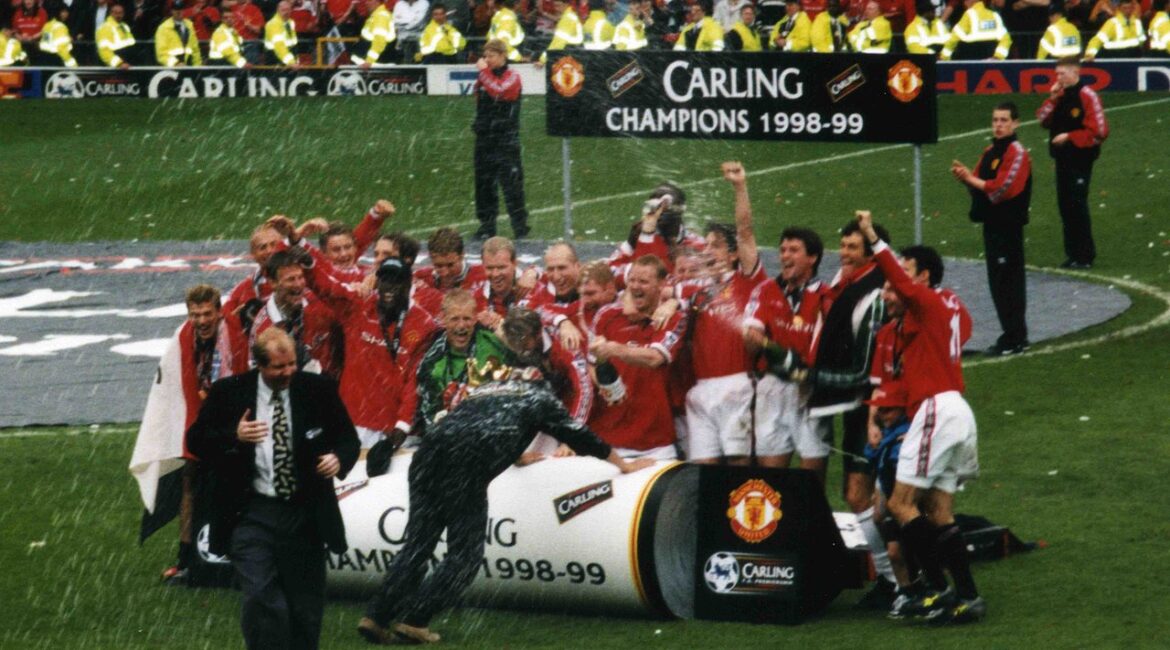 1998-99_Premier_League_title_celebrations_(cropped)