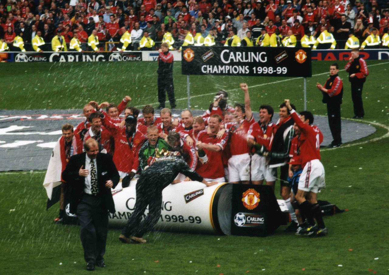 1998-99_Premier_League_title_celebrations_(cropped)