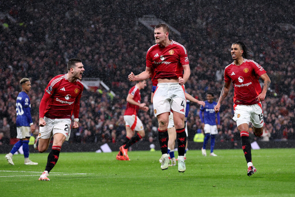 In the 26th minute, De Ligt scored a close-range goal to raise the score to 2-1 - Photo: MUFC